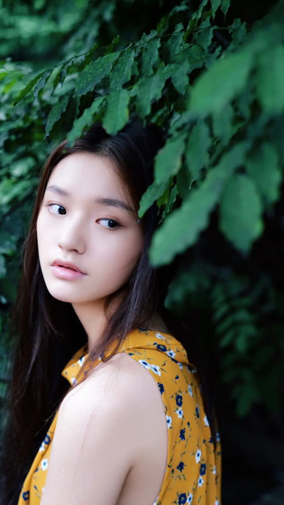 林允 最时尚美人鱼 - Screenshot 1