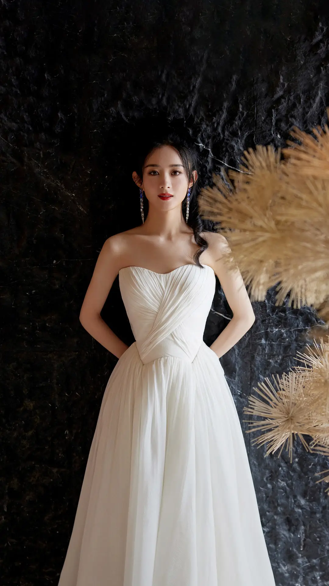 赵丽颖抹胸裙美若天仙