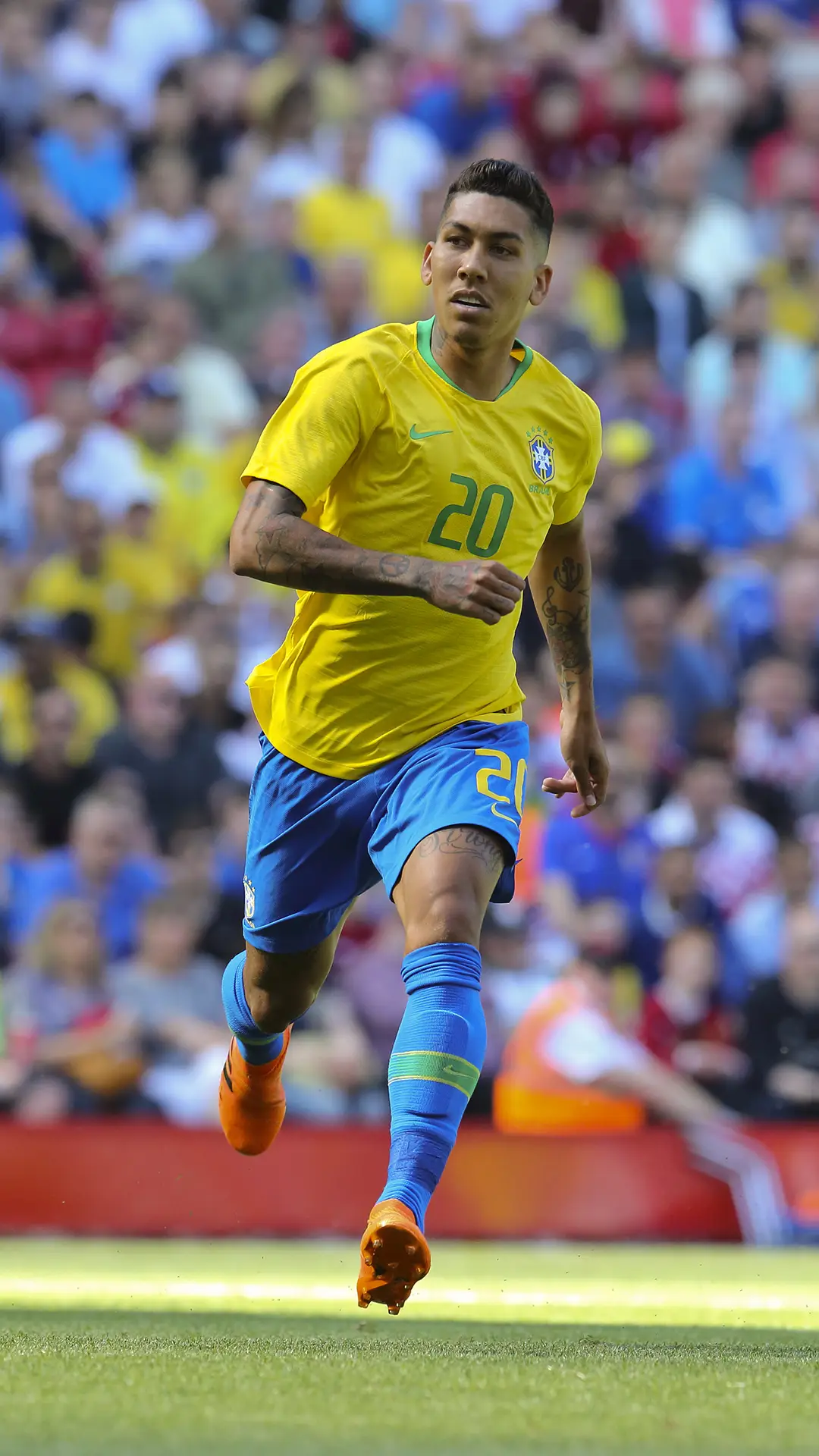 桑巴前锋菲尔米诺