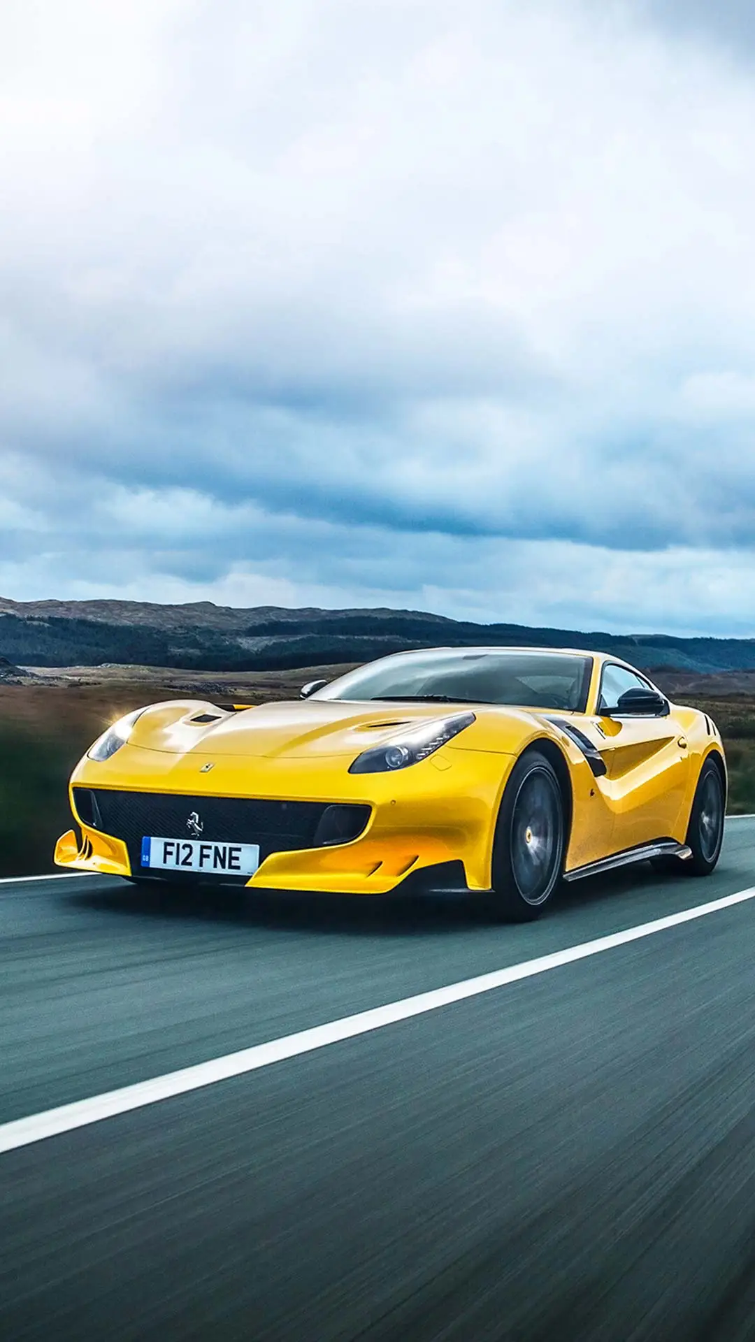 法拉利F12tdf冲上云霄