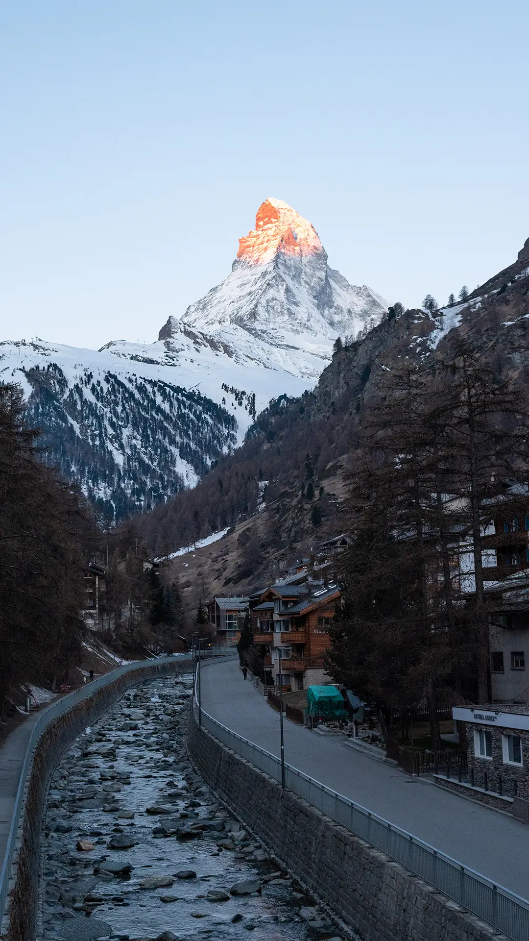 雪山之巅-拍信图库